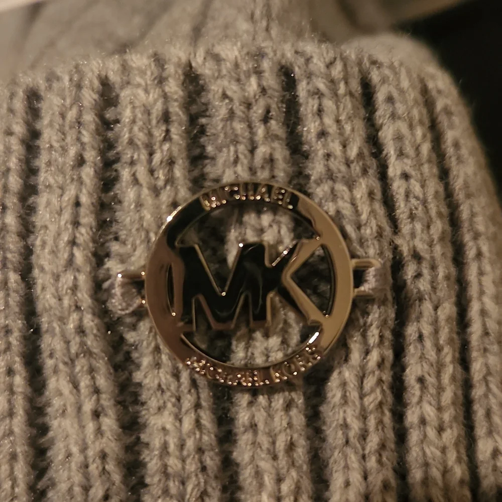 MICHAEL Michael Kors beanie with pom - Picture 3 of 5